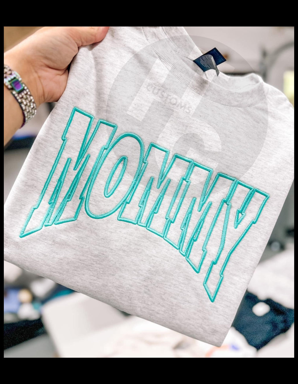 Mommy Shirt & Crewneck (embroidery)